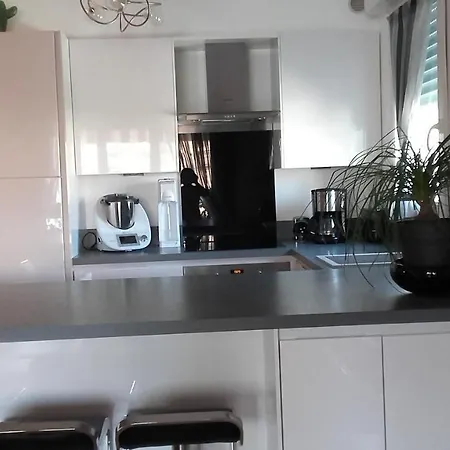 Location 2 Personnes Chez Angela Проживание в семье Канны