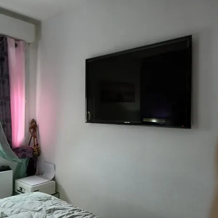 Проживание в семье Location 2 Personnes Chez Angela Канны